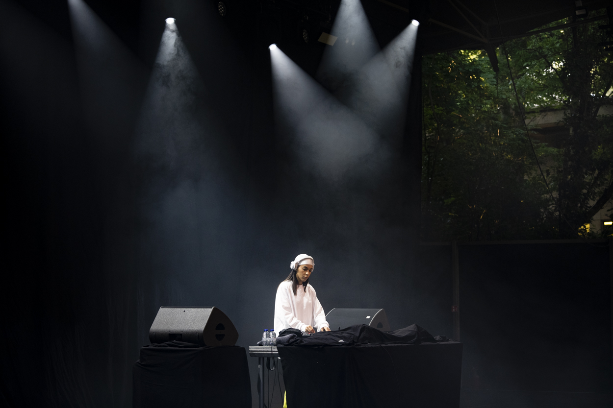LYNA @ OLT Rivierenhof, picture 2, photographed by Sandra Van Watermeulen - FrontView Magazine