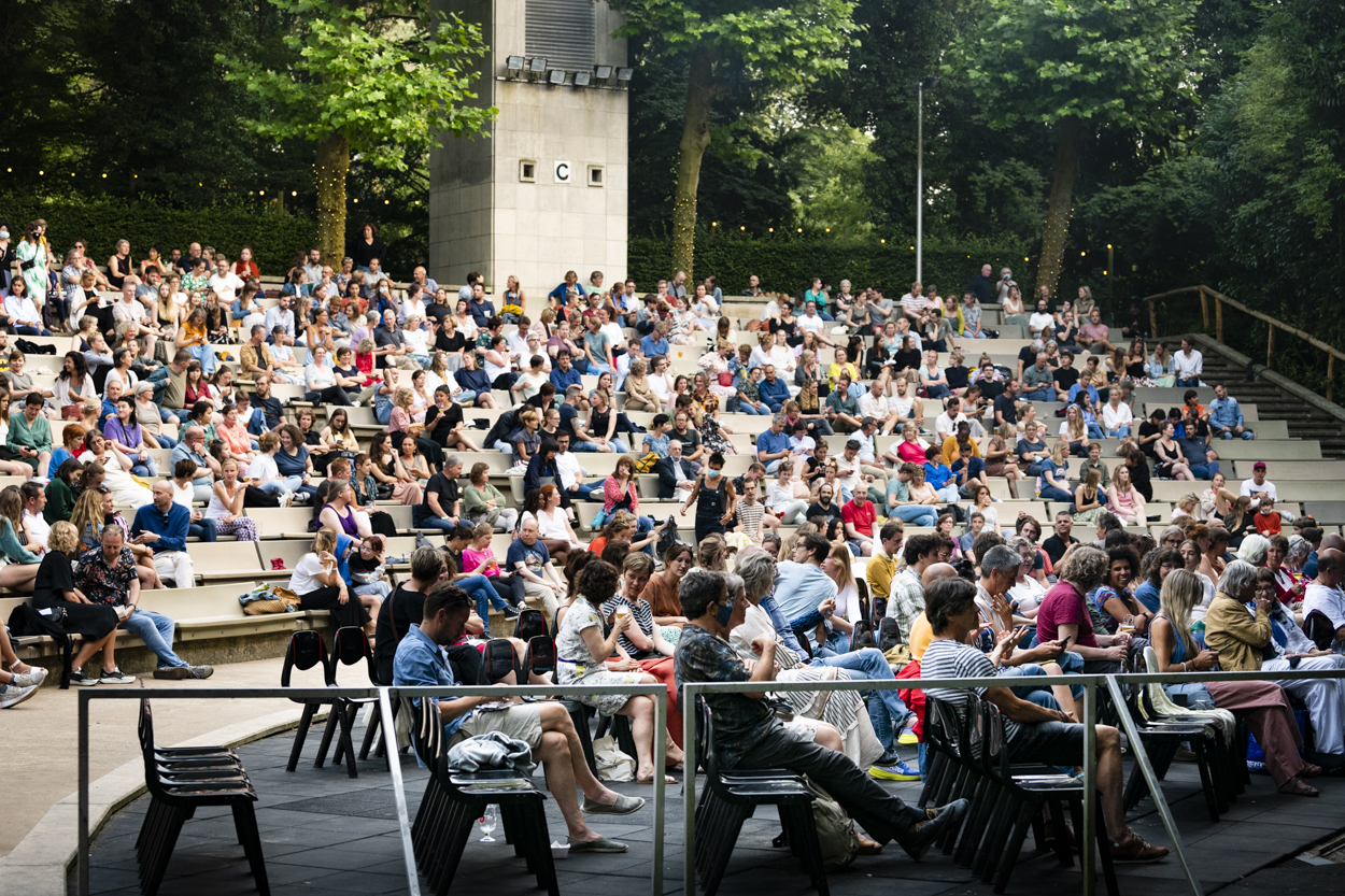 Meskerem Mees @ OLT Rivierenhof, picture 1, photographed by Sandra Van Watermeulen - FrontView Magazine