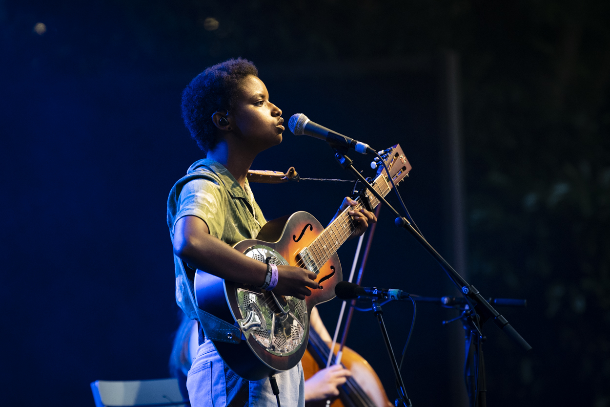 Meskerem Mees @ OLT Rivierenhof, picture 3, photographed by Sandra Van Watermeulen - FrontView Magazine