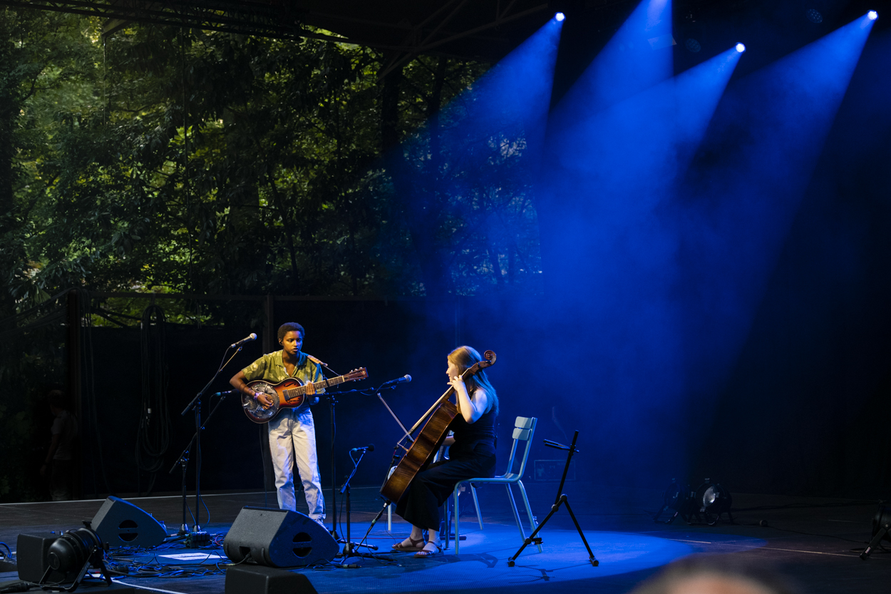 Meskerem Mees @ OLT Rivierenhof, picture 6, photographed by Sandra Van Watermeulen - FrontView Magazine
