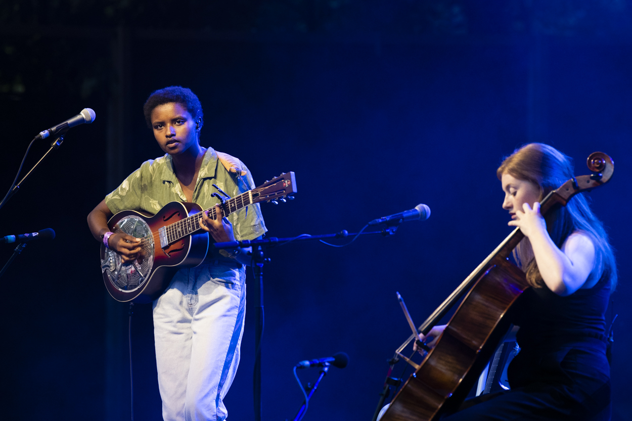 Meskerem Mees @ OLT Rivierenhof, picture 7, photographed by Sandra Van Watermeulen - FrontView Magazine