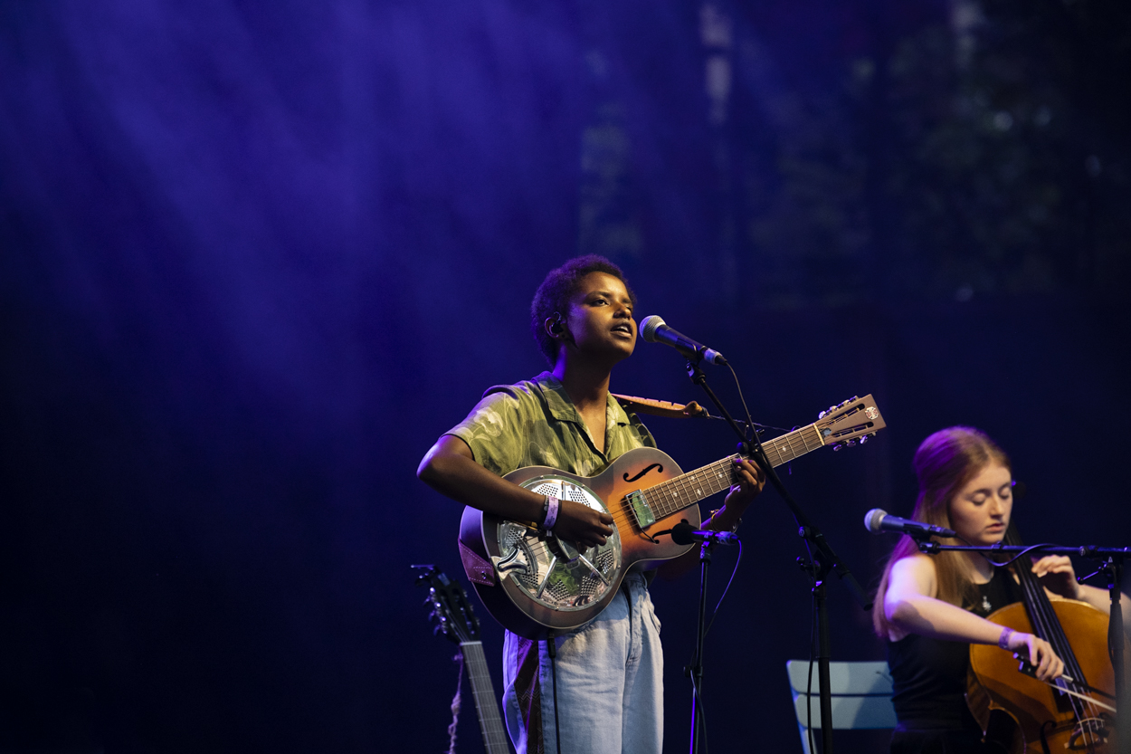 Meskerem Mees @ OLT Rivierenhof, picture 10, photographed by Sandra Van Watermeulen - FrontView Magazine