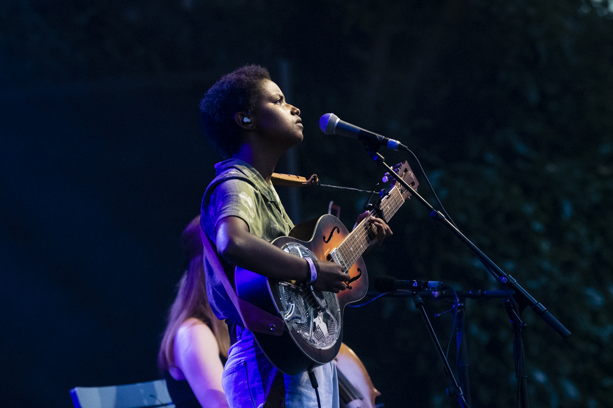 Meskerem Mees @ OLT Rivierenhof, picture 16, photographed by Sandra Van Watermeulen - FrontView Magazine
