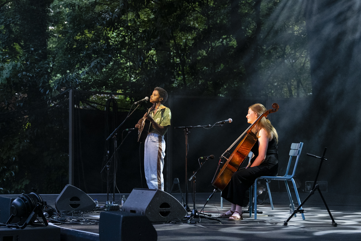 Meskerem Mees @ OLT Rivierenhof, picture 18, photographed by Sandra Van Watermeulen - FrontView Magazine