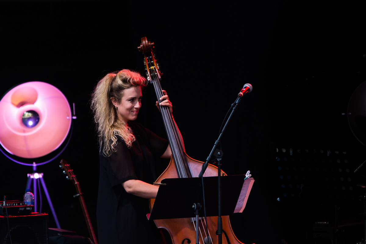 Naima Joris & NABOU @ OLT Rivierenhof, picture 3, photographed by Ann Carpentier - FrontView Magazine
