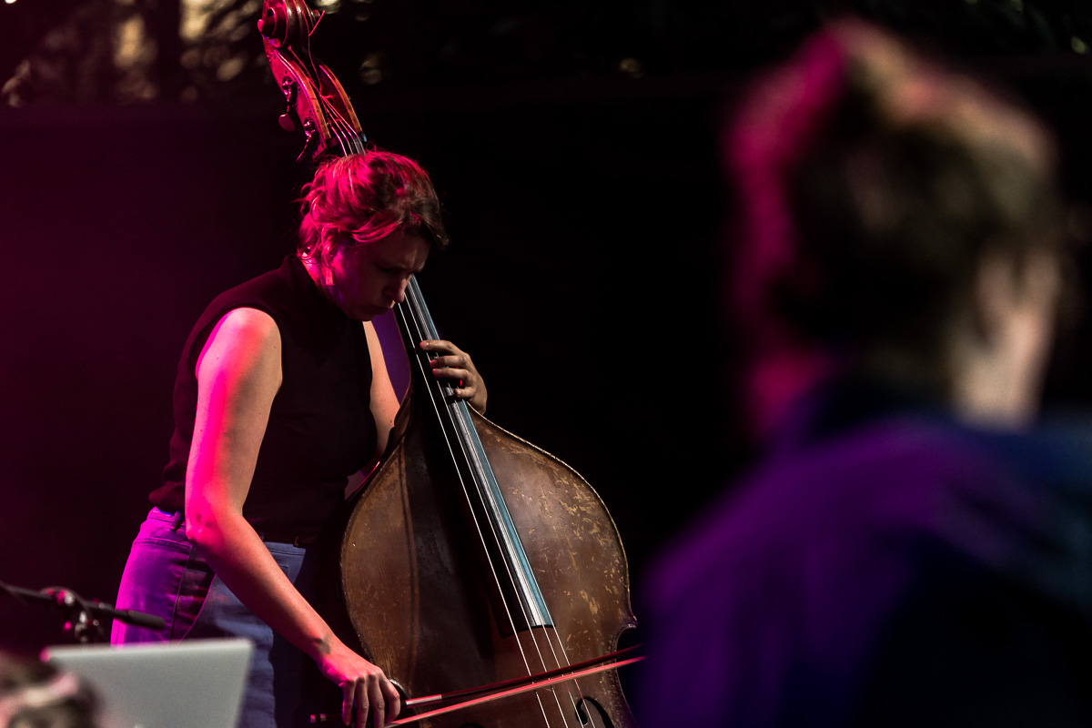 Naima Joris & NABOU @ OLT Rivierenhof, picture 6, photographed by Ann Carpentier - FrontView Magazine