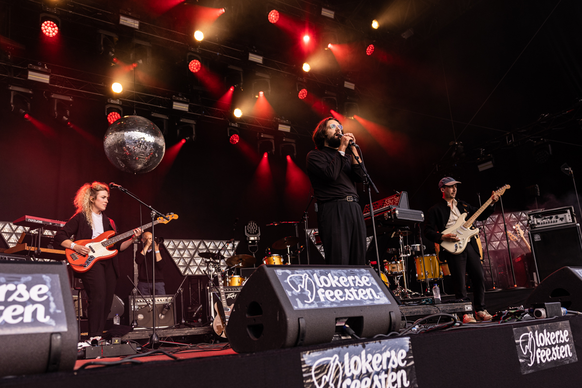 Tin Fingers @ Lokerse Feesten, picture 5, photographed by David Johnson - FrontView Magazine