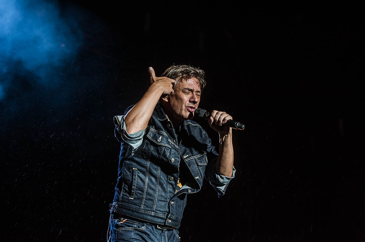 Bart Peeters @ Lokerse Feesten, picture 4, photographed by Gert Daemen - FrontView Magazine