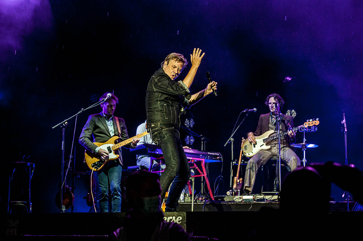Bart Peeters @ Lokerse Feesten, picture 5, photographed by Gert Daemen - FrontView Magazine