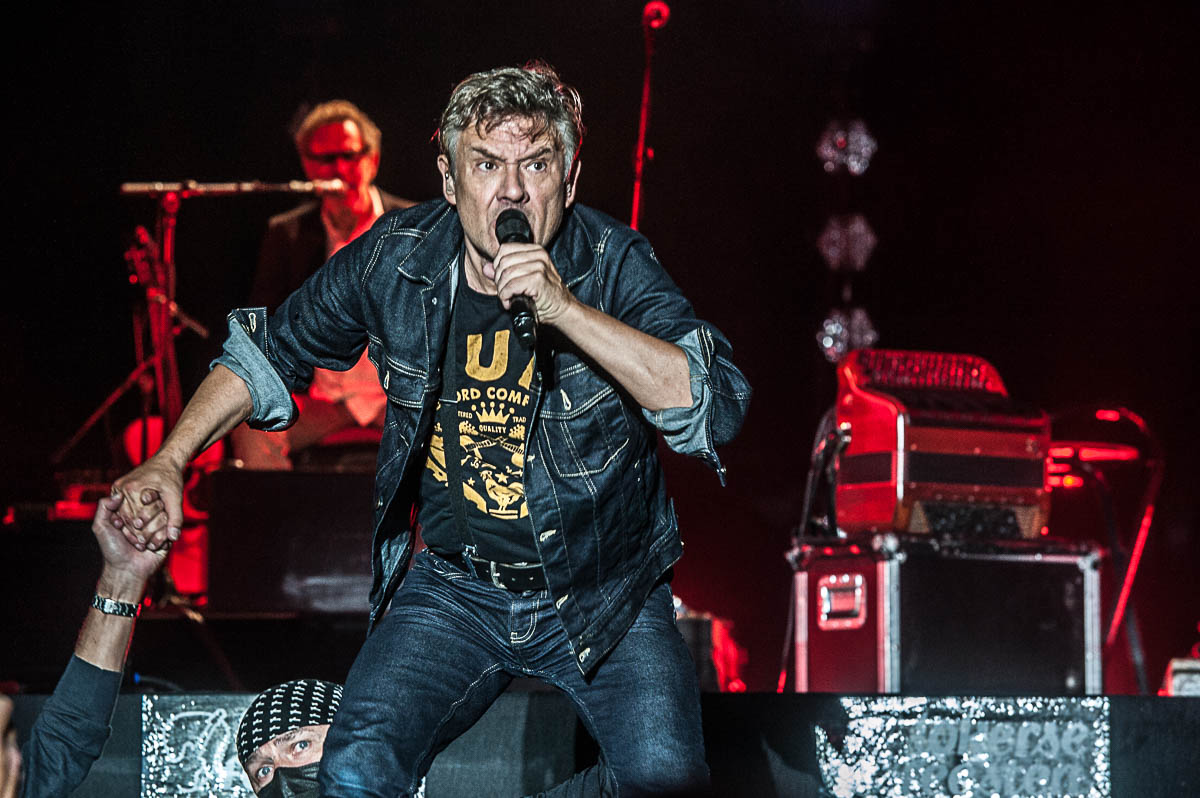 Bart Peeters @ Lokerse Feesten, picture 14, photographed by Gert Daemen - FrontView Magazine