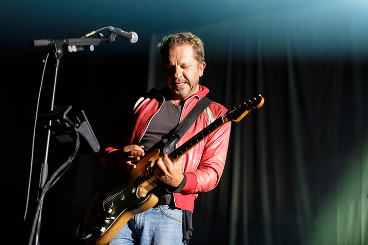dEUS @ Crammerock, foto 3, foto's door Peter Smet - FrontView Magazine
