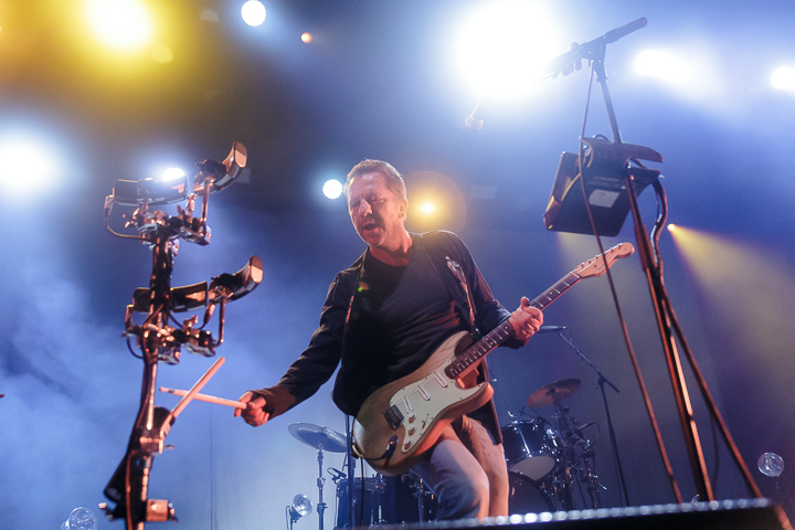 dEUS @ Crammerock, foto 9, foto's door Peter Smet - FrontView Magazine