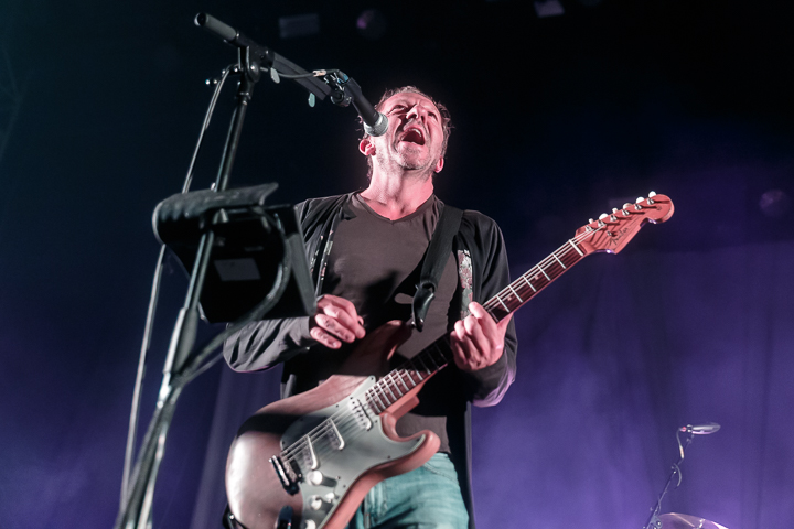 dEUS @ Crammerock, foto 16, foto's door Peter Smet - FrontView Magazine
