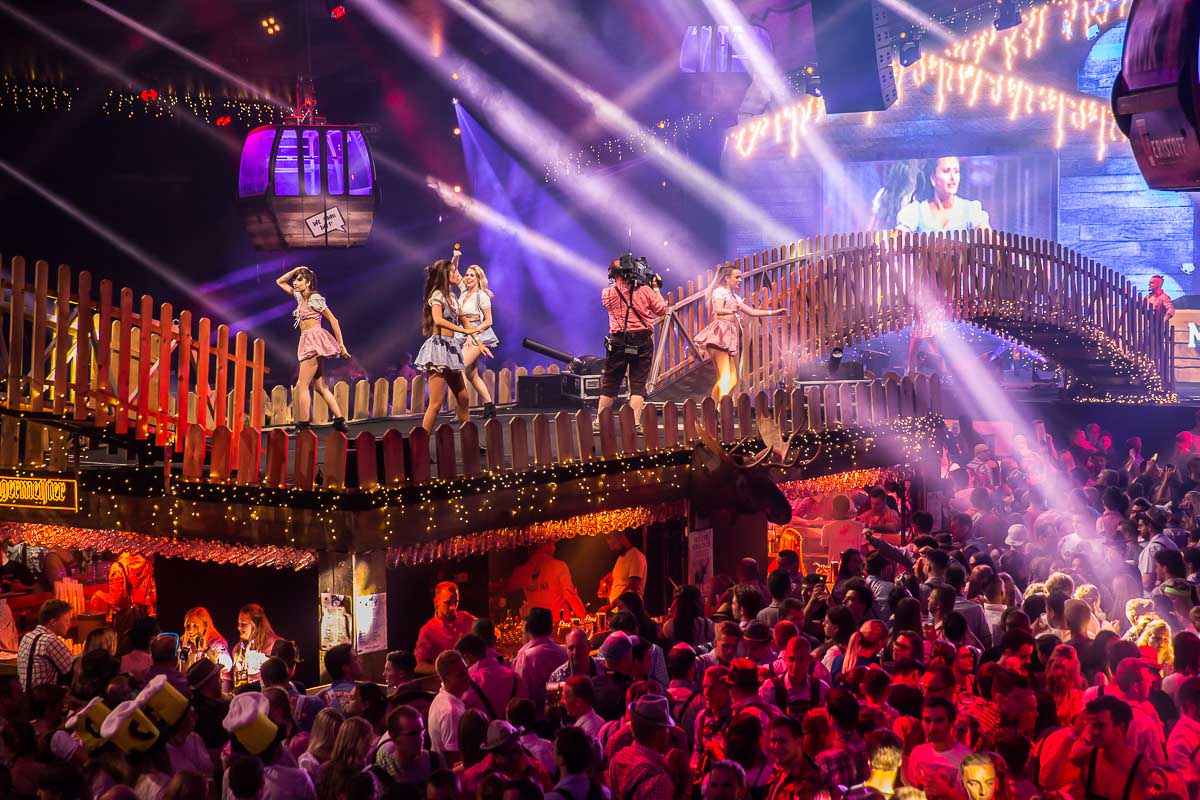 Moose Bar XXL @ Sportpaleis, picture 17, photographed by Marc Verdonck - FrontView Magazine