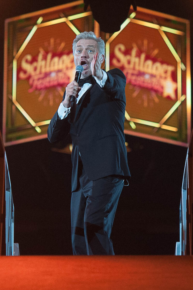 Sfeer en presentatie @ Schlagerfestival, picture 2, photographed by Gert Daemen - FrontView Magazine