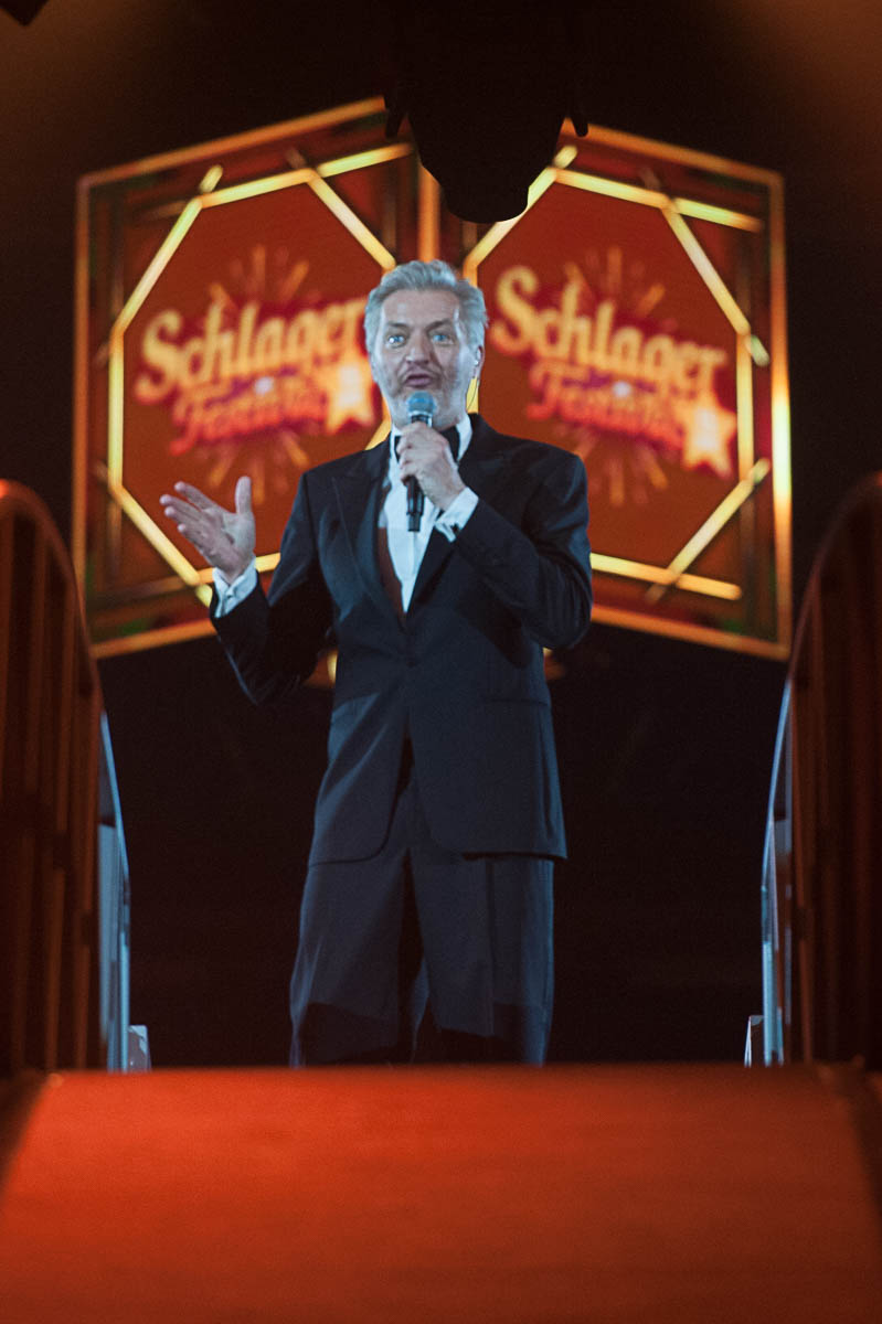 Sfeer en presentatie @ Schlagerfestival, picture 3, photographed by Gert Daemen - FrontView Magazine