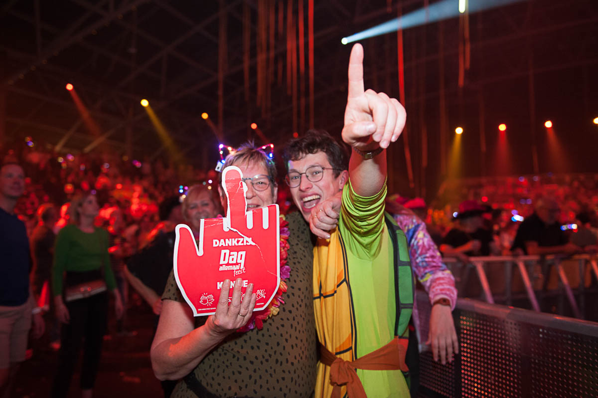Sfeer en presentatie @ Schlagerfestival, picture 11, photographed by Gert Daemen - FrontView Magazine