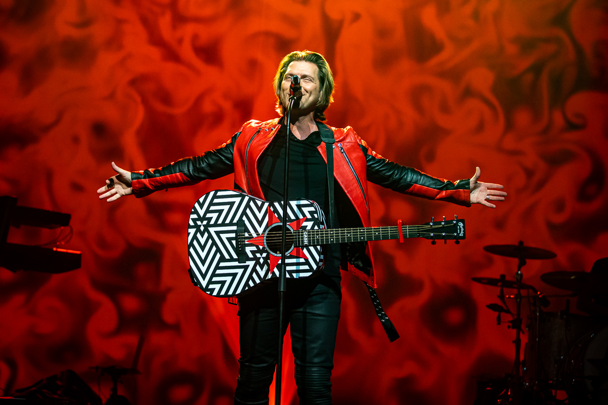 Gene Thomas @ Stadsschouwburg Antwerpen, foto 6, foto's door Dimitri Vanlommel - FrontView Magazine