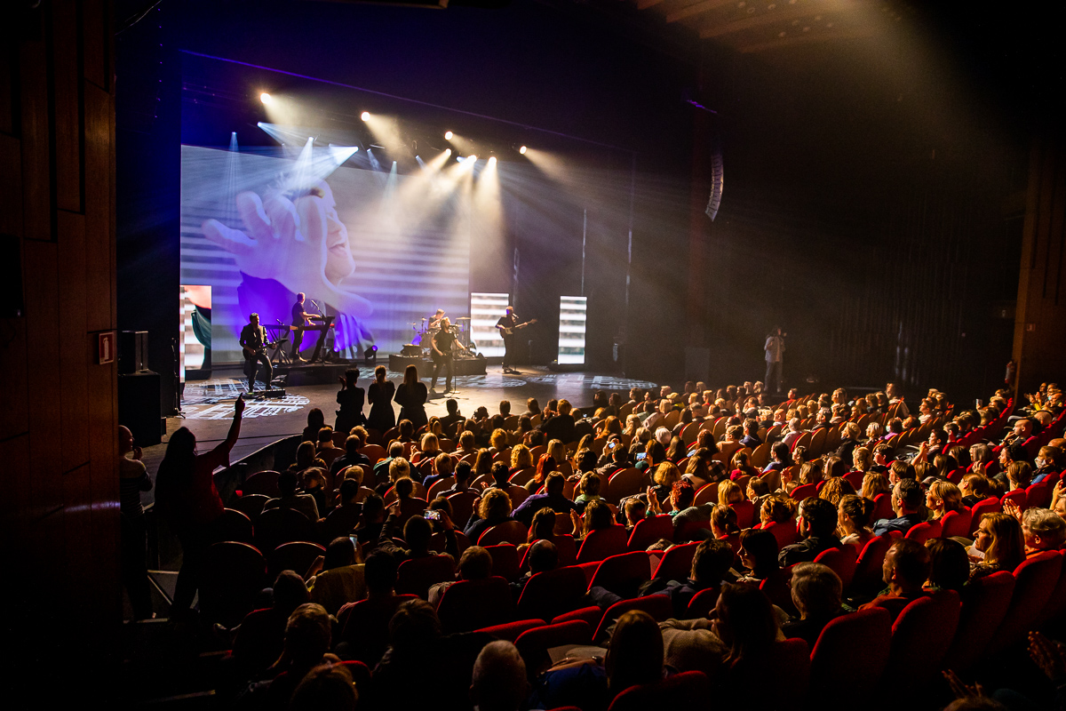 Gene Thomas @ Stadsschouwburg Antwerpen, foto 36, foto's door Dimitri Vanlommel - FrontView Magazine