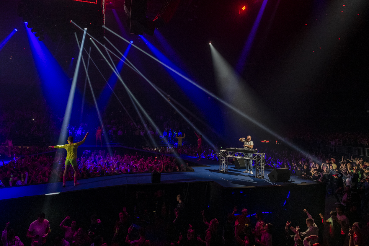 MNM Back To The 90s & Nillies - Sfeer @ Sportpaleis, picture 3, photographed by Sandra Van Watermeulen - FrontView Magazine