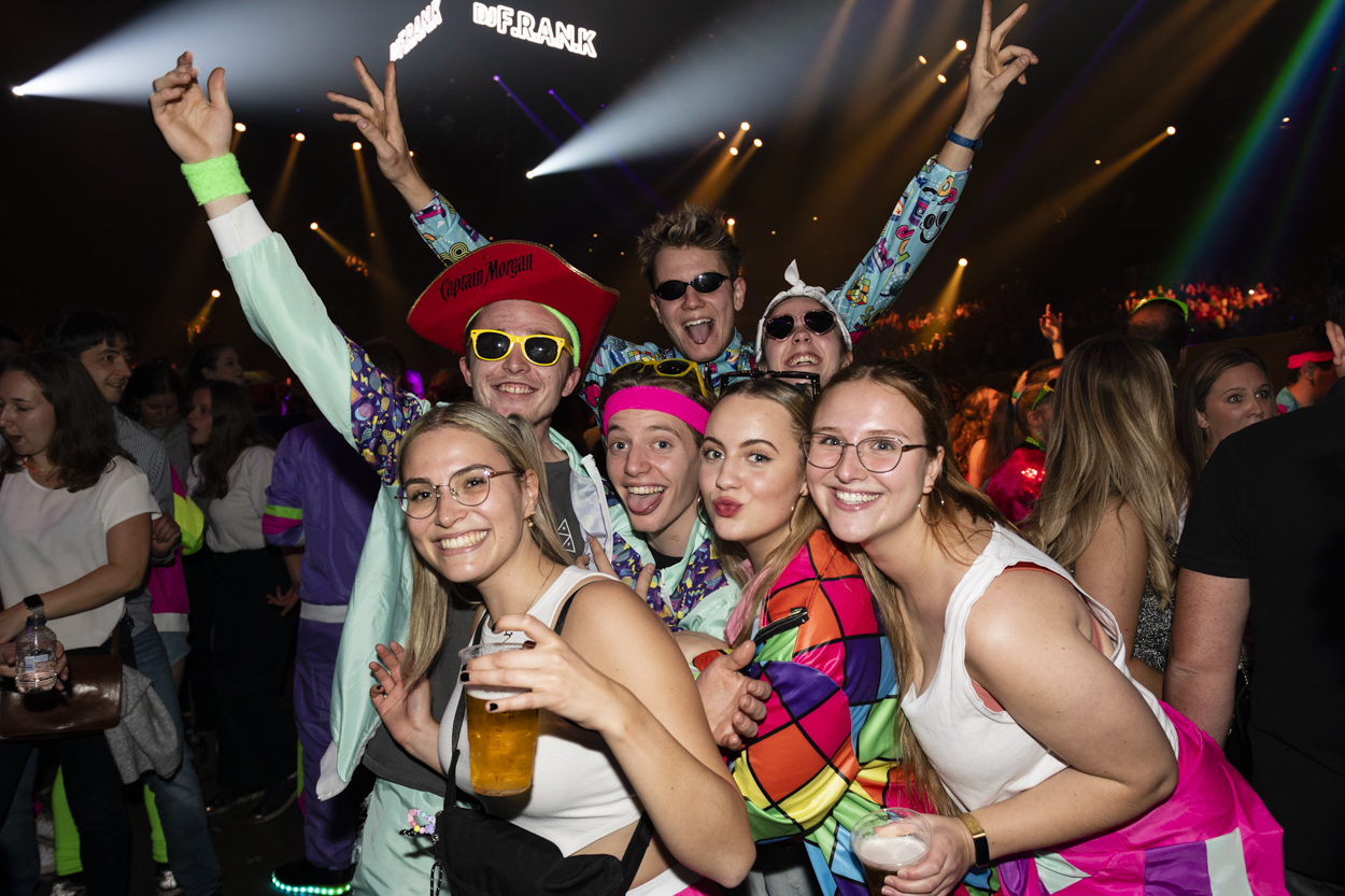 MNM Back To The 90s & Nillies - Sfeer @ Sportpaleis, picture 8, photographed by Sandra Van Watermeulen - FrontView Magazine
