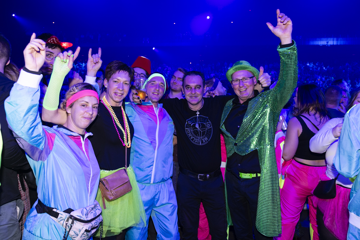 MNM Back To The 90s & Nillies - Sfeer @ Sportpaleis, picture 15, photographed by Sandra Van Watermeulen - FrontView Magazine