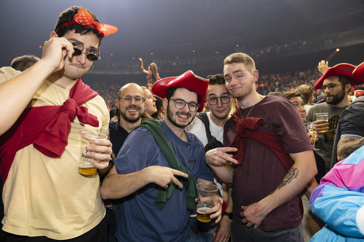 MNM Back To The 90s & Nillies - Sfeer @ Sportpaleis, picture 16, photographed by Sandra Van Watermeulen - FrontView Magazine