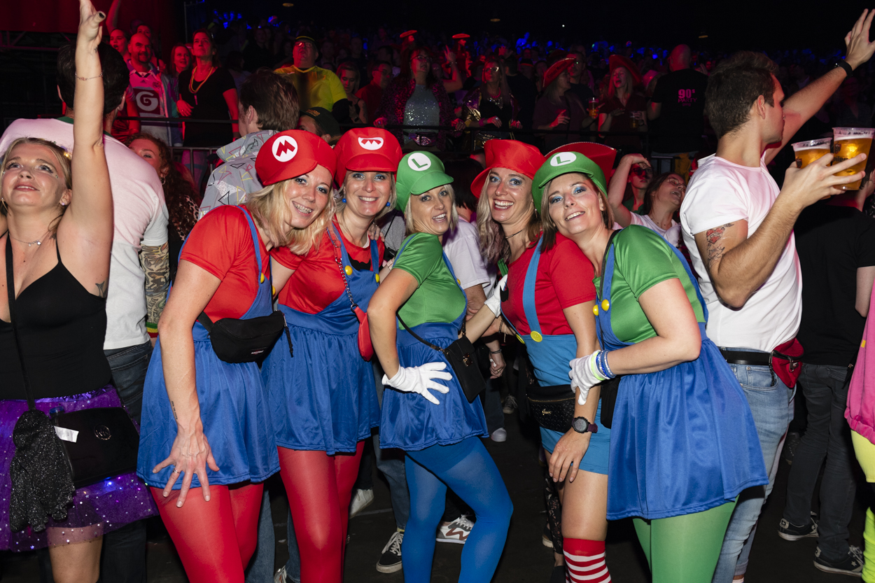 MNM Back To The 90s & Nillies - Sfeer @ Sportpaleis, picture 24, photographed by Sandra Van Watermeulen - FrontView Magazine