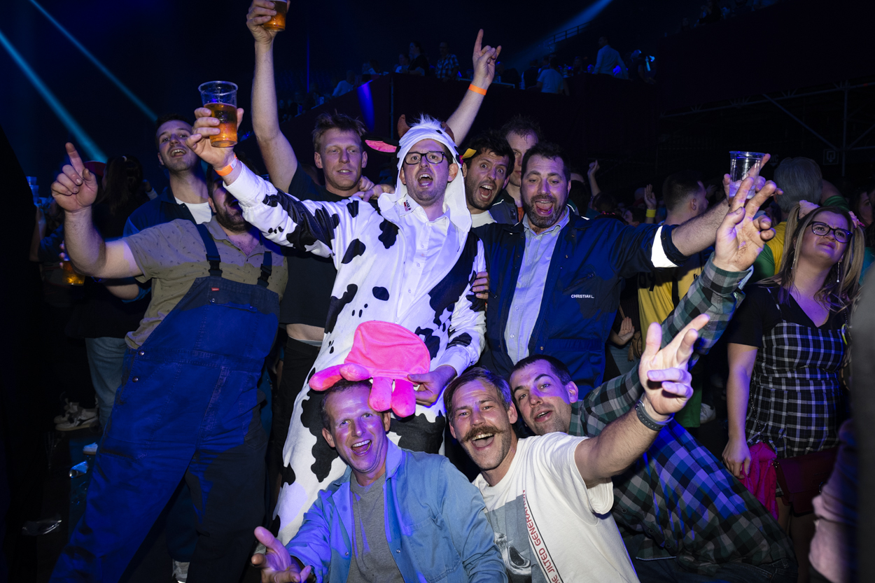 MNM Back To The 90s & Nillies - Sfeer @ Sportpaleis, picture 27, photographed by Sandra Van Watermeulen - FrontView Magazine