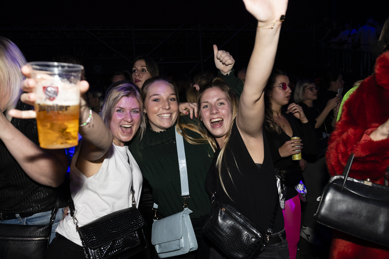MNM Back To The 90s & Nillies - Sfeer @ Sportpaleis, picture 28, photographed by Sandra Van Watermeulen - FrontView Magazine
