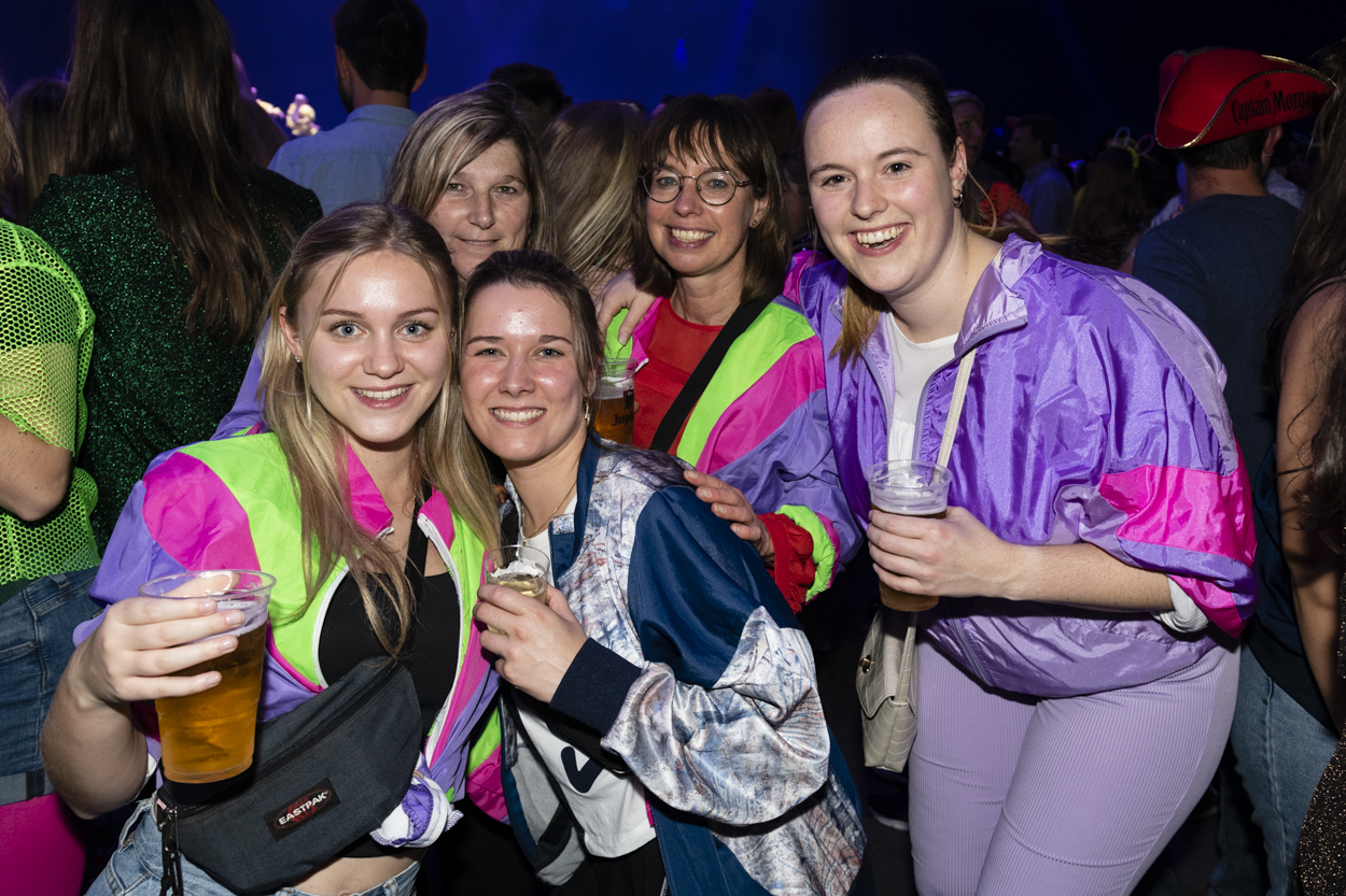 MNM Back To The 90s & Nillies - Sfeer @ Sportpaleis, picture 30, photographed by Sandra Van Watermeulen - FrontView Magazine