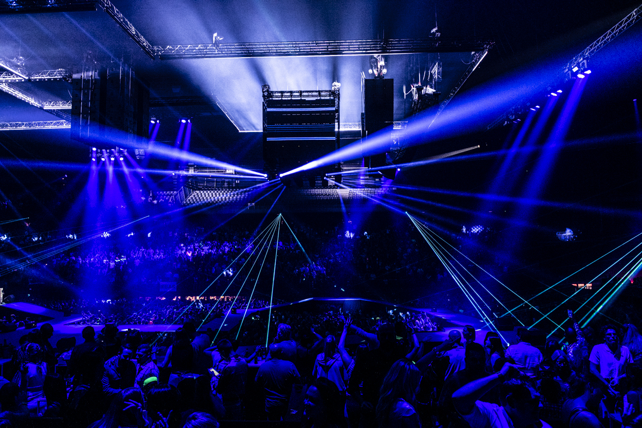 MNM Back To The 90s & Nillies - Sfeer @ Sportpaleis, picture 34, photographed by Sandra Van Watermeulen - FrontView Magazine