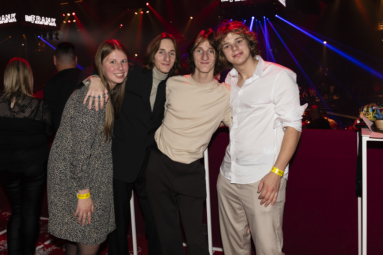 MNM Back To The 90s & Nillies - Sfeer @ Sportpaleis, picture 36, photographed by Sandra Van Watermeulen - FrontView Magazine