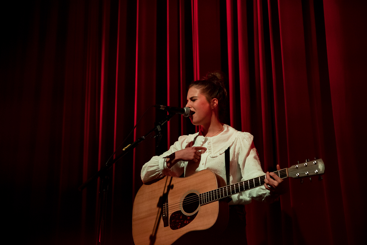 Emmy d'Arc @ Ancienne Belgique, picture 12, photographed by Jürgen Bruynooghe - FrontView Magazine