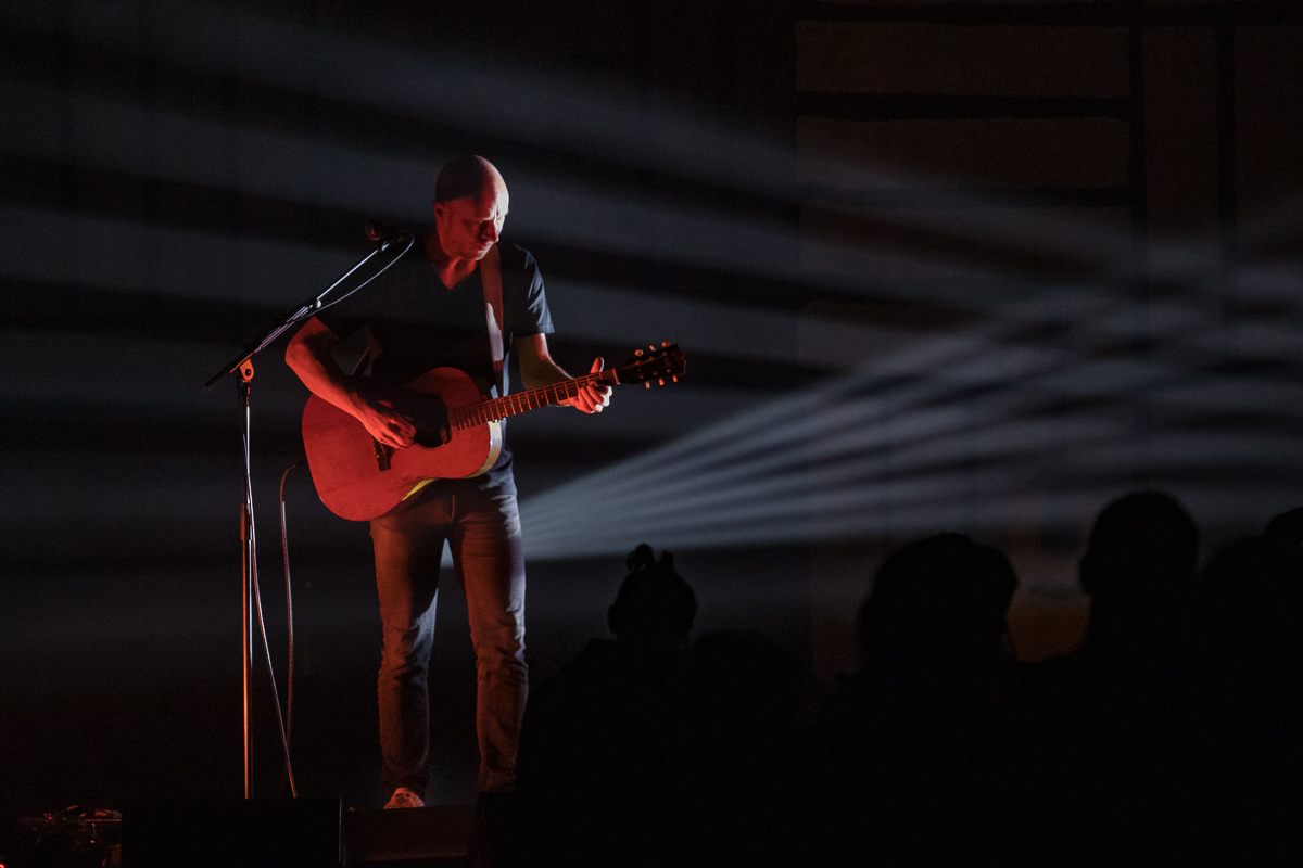Milow @ Hangar 3020, picture 11, photographed by Jürgen Bruynooghe - FrontView Magazine