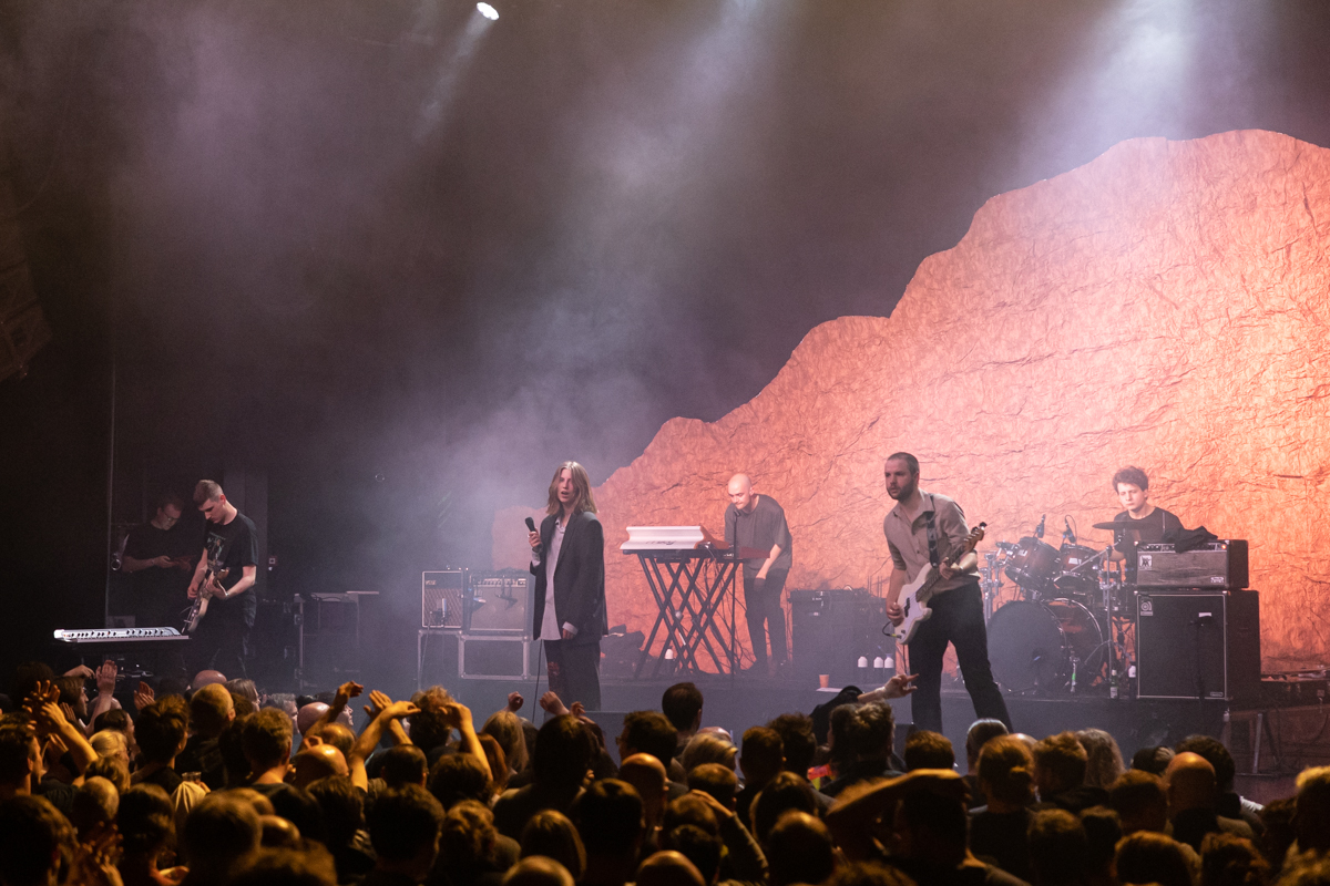 Whispering Sons @ Het Depot, picture 20, photographed by David Johnson - FrontView Magazine