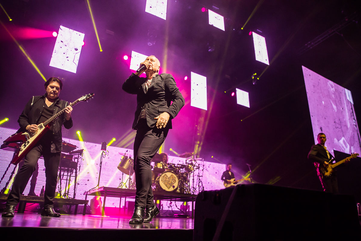 Simple Minds @ Sportpaleis, picture 7, photographed by Marc Verdonck - FrontView Magazine
