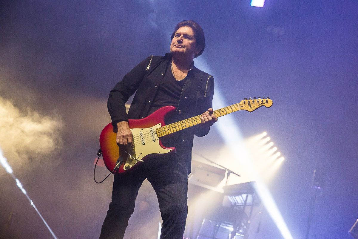 Simple Minds @ Sportpaleis, picture 15, photographed by Marc Verdonck - FrontView Magazine