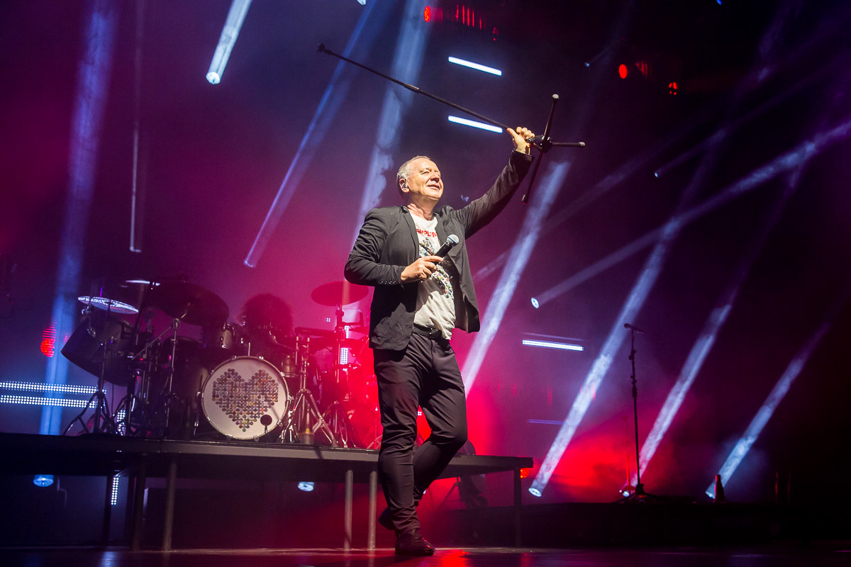 Simple Minds @ Sportpaleis, picture 50, photographed by Marc Verdonck - FrontView Magazine