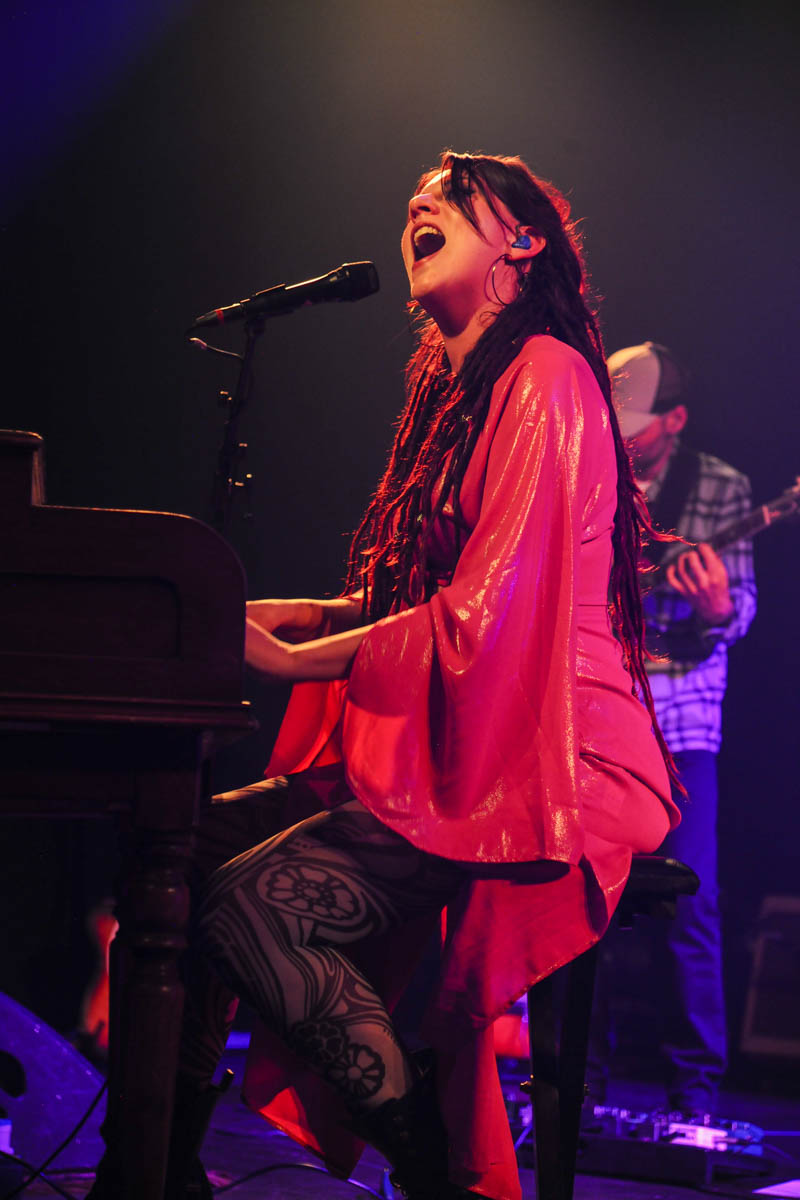 Camilla Blue @ Effenaar, picture 7, photographed by Peter Minnebo - FrontView Magazine