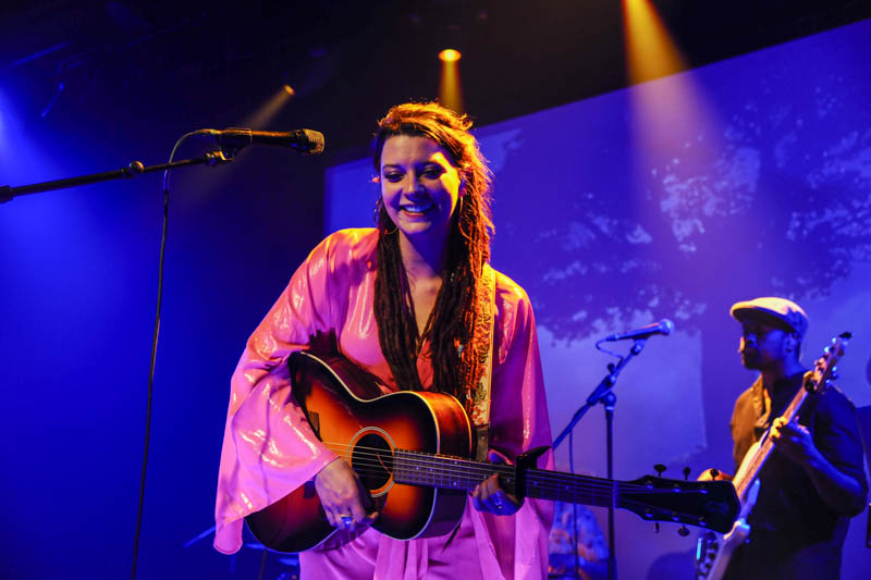Camilla Blue @ Effenaar, picture 14, photographed by Peter Minnebo - FrontView Magazine
