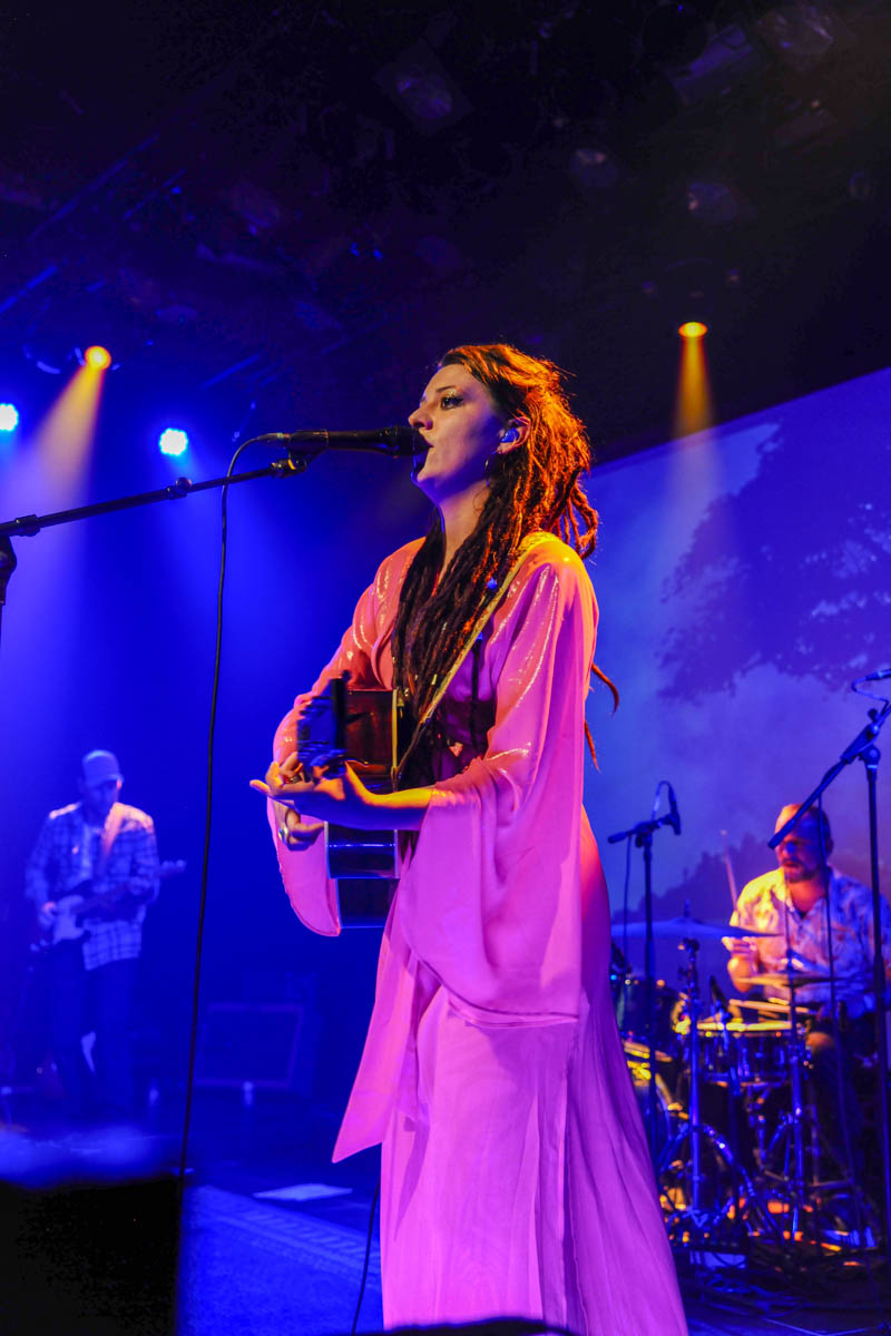 Camilla Blue @ Effenaar, picture 15, photographed by Peter Minnebo - FrontView Magazine