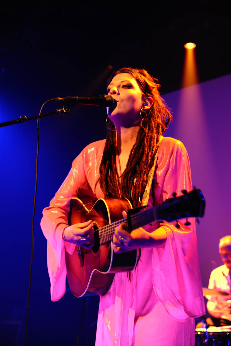 Camilla Blue @ Effenaar, picture 17, photographed by Peter Minnebo - FrontView Magazine