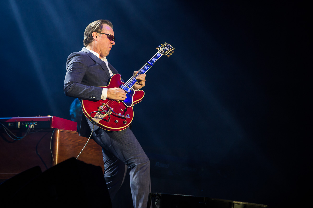 Joe Bonamassa @ Lotto Arena, picture 8, photographed by Marc Verdonck - FrontView Magazine