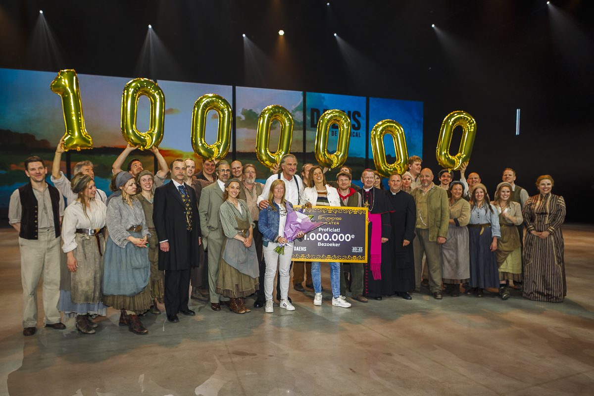 1 miljoenste bezoeker voor de succesmusical Daens @ Studio 100 Pop-Up Theater, picture 21, photographed by Alex Wyckmans - FrontView Magazine
