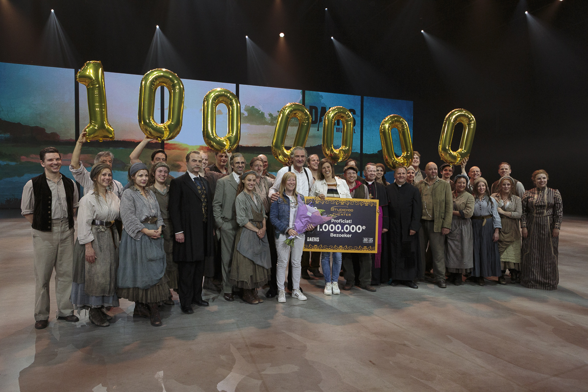 1 miljoenste bezoeker voor de succesmusical Daens @ Studio 100 Pop-Up Theater, picture 23, photographed by Alex Wyckmans - FrontView Magazine
