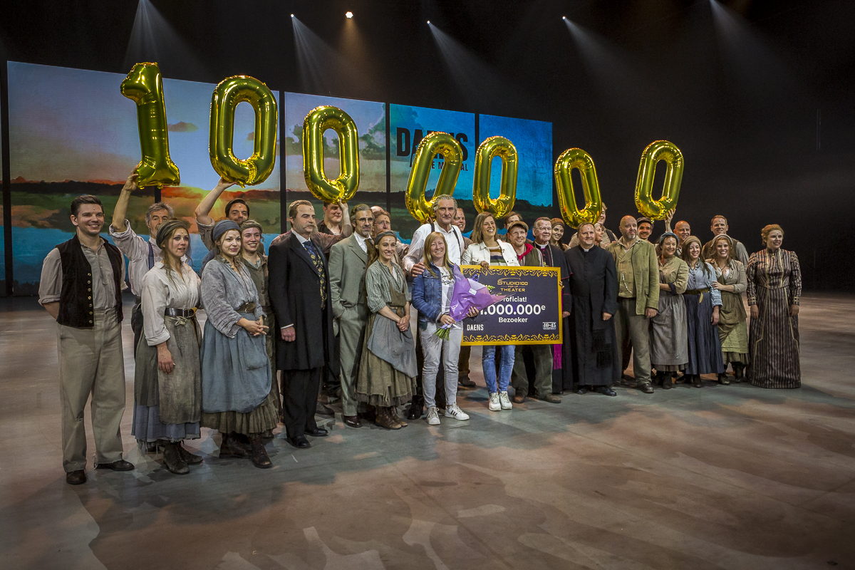 1 miljoenste bezoeker voor de succesmusical Daens @ Studio 100 Pop-Up Theater, picture 25, photographed by Alex Wyckmans - FrontView Magazine