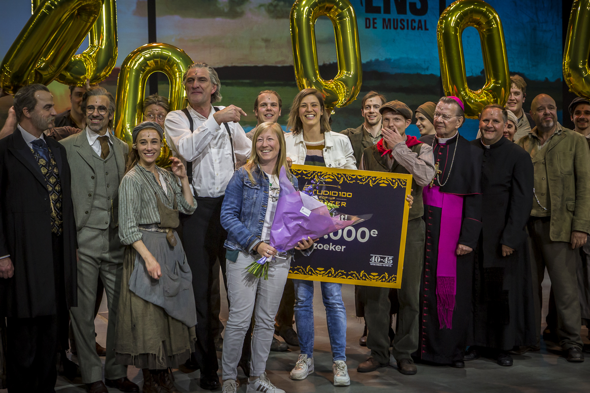 1 miljoenste bezoeker voor de succesmusical Daens @ Studio 100 Pop-Up Theater, picture 27, photographed by Alex Wyckmans - FrontView Magazine