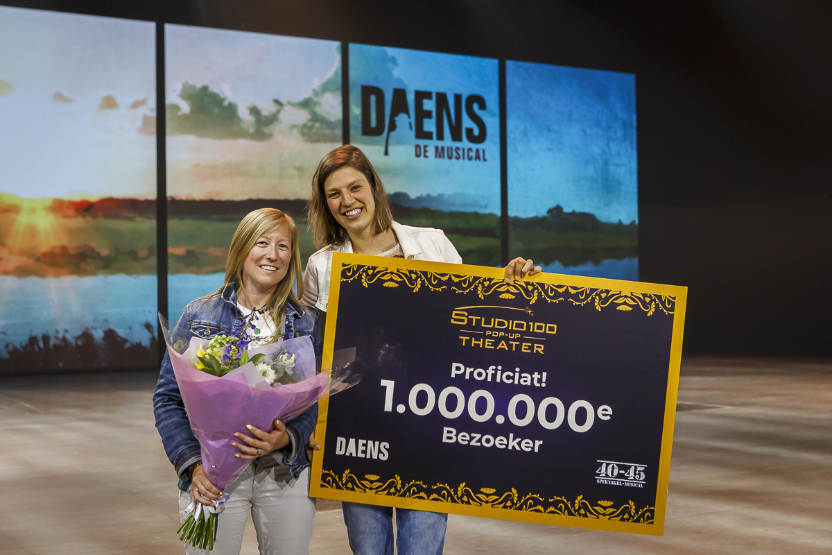 1 miljoenste bezoeker voor de succesmusical Daens @ Studio 100 Pop-Up Theater, picture 31, photographed by Alex Wyckmans - FrontView Magazine