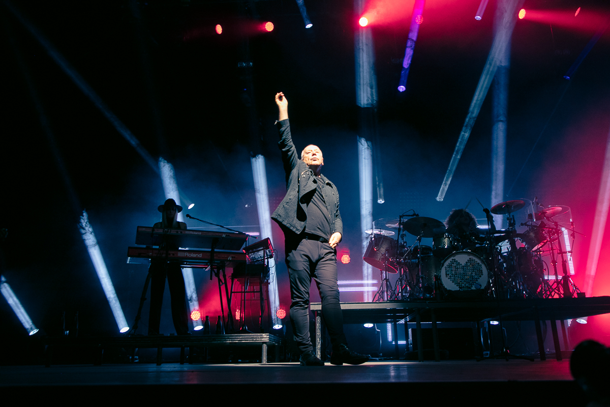 Simple Minds - 40 Years of Hit - Tour 2022 @ Zénith Arena Lille, foto 1, foto's door Anais Callens - FrontView Magazine